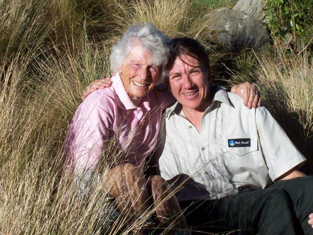 Volunteer Katie Leggoe with Di Carter.